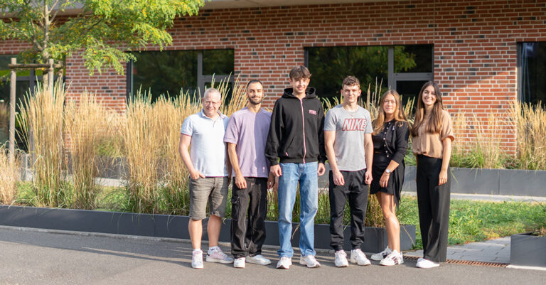 SPRINTIS begrüßt das Lehrjahr 2024: Vier neue Auszubildende starten ins Berufsleben Ausbildung bei SPRINTIS