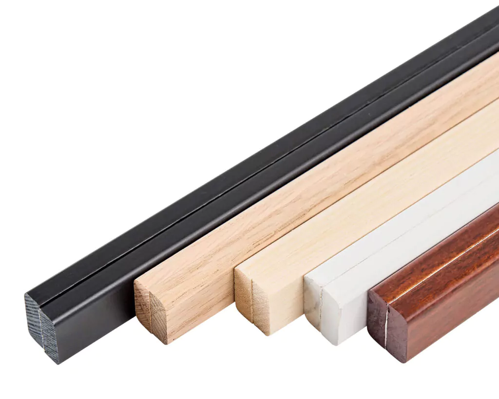 Posterleisten aus Holz in verschiedenen Farben