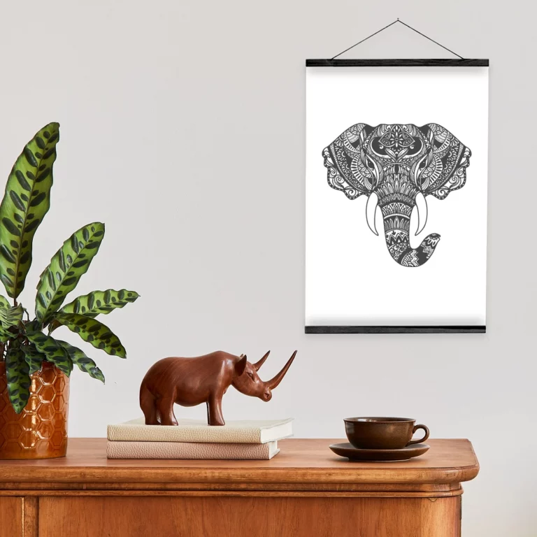 Posterleisten: 6 hilfreiche Tipps zum Aufhängen deiner Poster! Posterleiste aus Holz mit magnetischen Befestigungselementen.